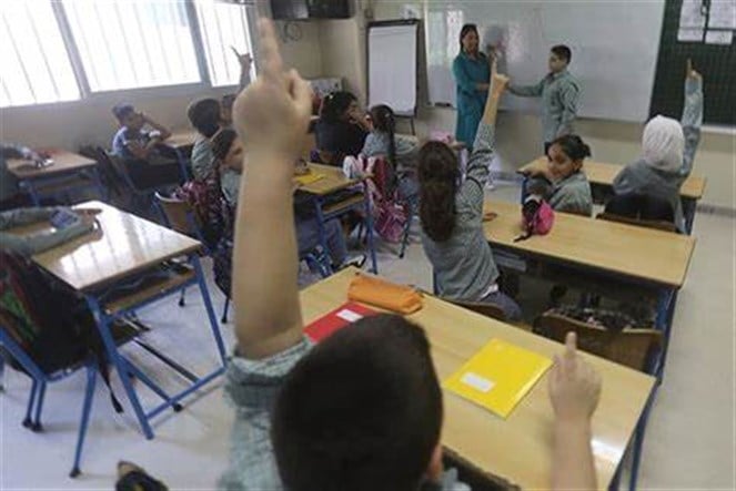 أساتذة سافروا للخارج وما زالوا يقبضون!