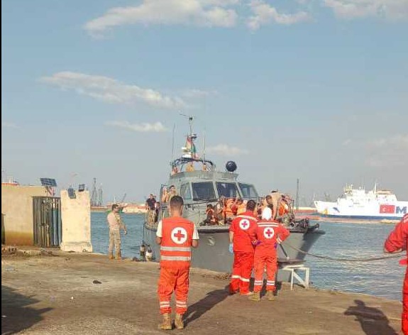 غرق مركب مقابل شواطئ طرابلس