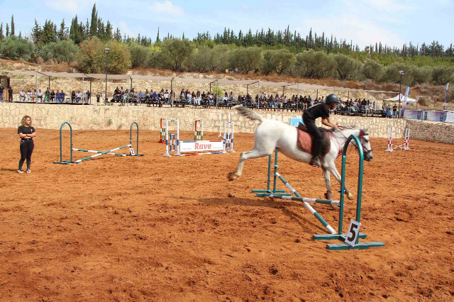 نادي "Horse Ville Clube" للفروسية نظّم أول بطولة ودّية من نوعها بقفز الحواجز في الجنوب على مرمح "صيدا كاونتري كلوب - القرية"