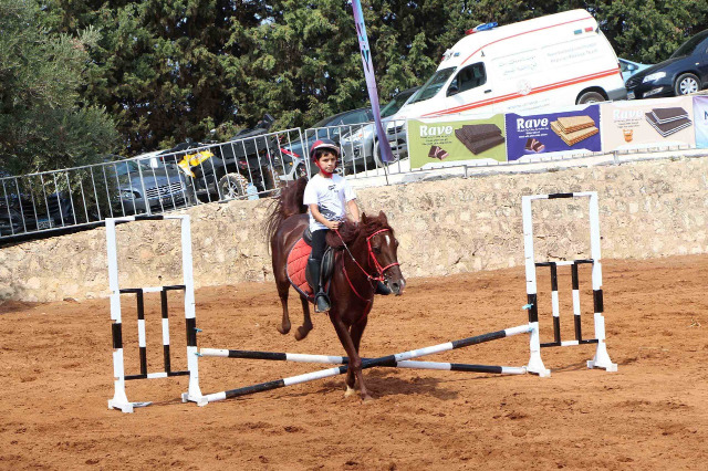 نادي "Horse Ville Clube" للفروسية نظّم أول بطولة ودّية من نوعها بقفز الحواجز في الجنوب على مرمح "صيدا كاونتري كلوب - القرية"