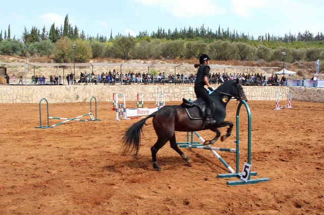 نادي "Horse Ville Clube" للفروسية نظّم أول بطولة ودّية من نوعها بقفز الحواجز في الجنوب على مرمح "صيدا كاونتري كلوب - القرية"