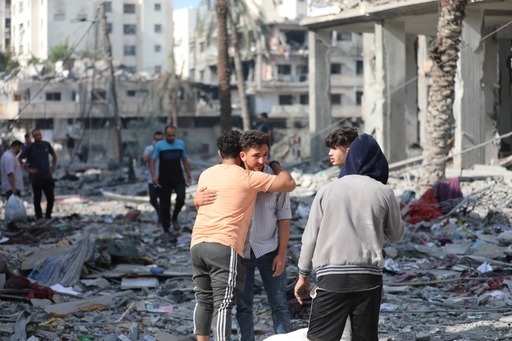 بالصور.. مشاهد من حي الرمال في غزة الذي تم تدميره بالكامل من قبل طائرات الاحتلال