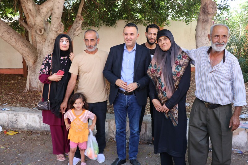 النائب بيضون جال على مراكز ايواء النازحين من القرى الحدودية في مدينة صور: "اننا عائدون ومنتصرون"