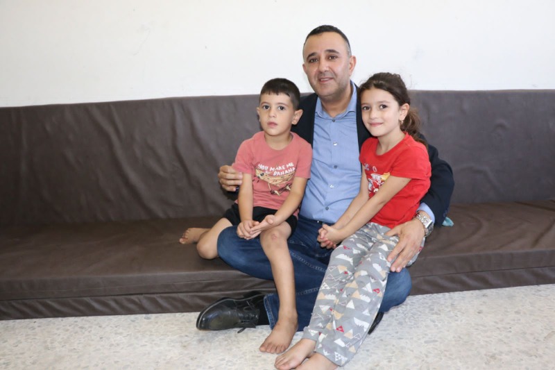 النائب بيضون جال على مراكز ايواء النازحين من القرى الحدودية في مدينة صور: "اننا عائدون ومنتصرون"