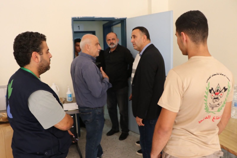 النائب بيضون جال على مراكز ايواء النازحين من القرى الحدودية في مدينة صور: "اننا عائدون ومنتصرون"