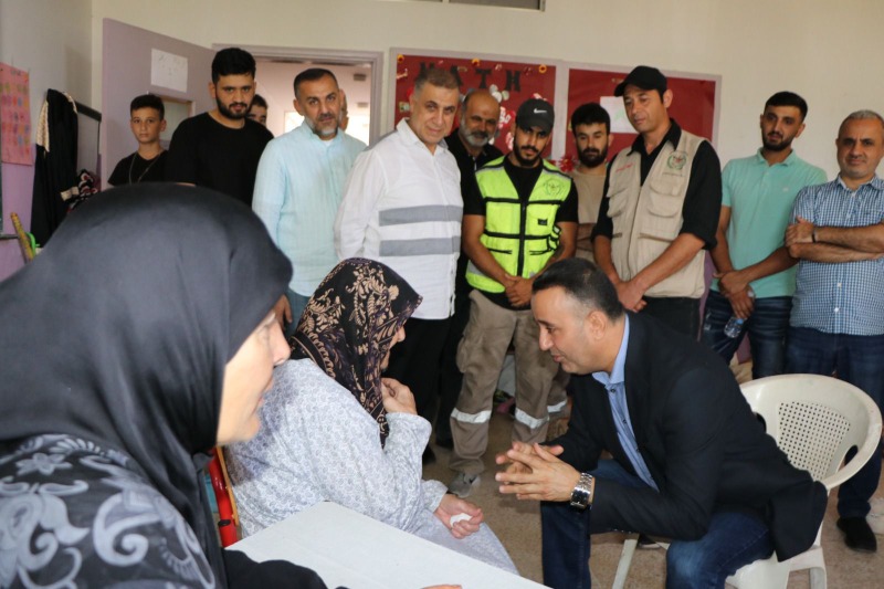 النائب بيضون جال على مراكز ايواء النازحين من القرى الحدودية في مدينة صور: "اننا عائدون ومنتصرون"