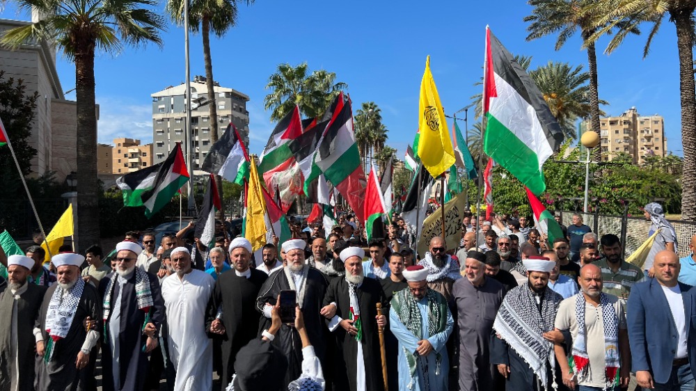 مسيرة جماهيرية حاشدة في صيدا تنديداً بالمجزرة التي ارتكبها الاحتلال الإسرائيلي في مستشفى المعمداني في غزة