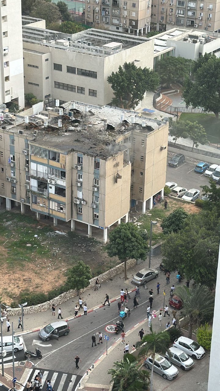 بالصور | إصابات في صفوف الإسرائيليين جراء إطلاق صواريخ من قطاع غزة على تل أبيب