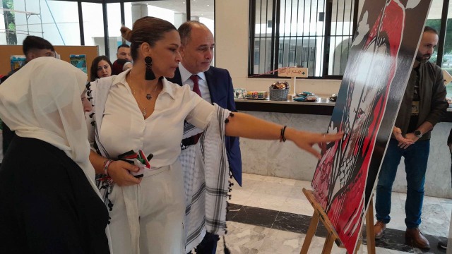 في ذكرى الإستقلال وبحضور بهية الحريري وسفير تونس " maison d’art " افتتح معرض "وطني هويتي" في ثانوية رفيق الحريري