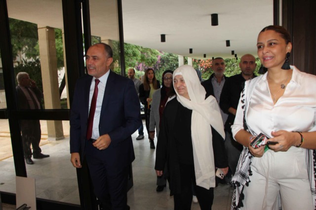 في ذكرى الإستقلال وبحضور بهية الحريري وسفير تونس " maison d’art " افتتح معرض "وطني هويتي" في ثانوية رفيق الحريري