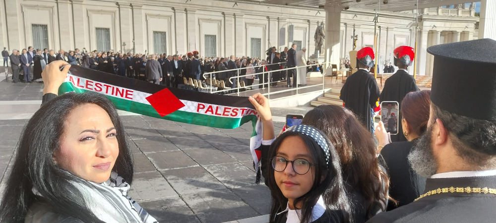 الحبر الأعظم خلال لقاء وفد فلسطيني من غزة: نقف معكم ونصلي من اجلكم ونعمل على وقف اطلاق النار وانقاذ حياة الابرياء