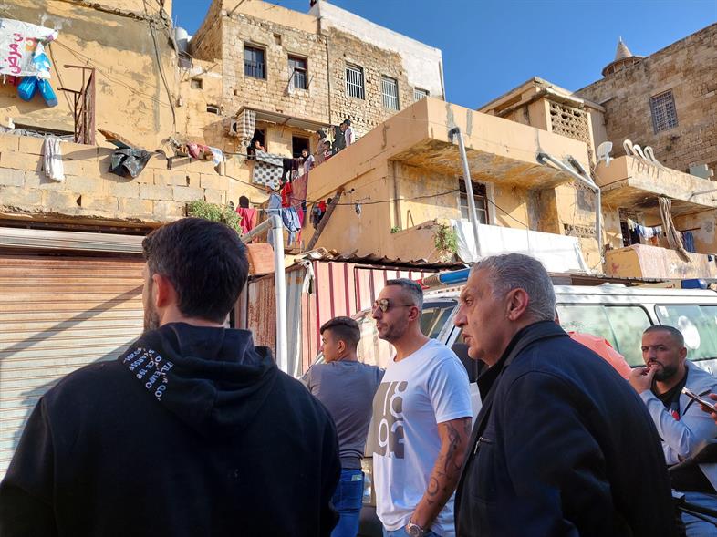 د. بديع يتابع أعمال الإنقاذ ورفع الانقاض من المبنى المنهار سقفه في صيدا