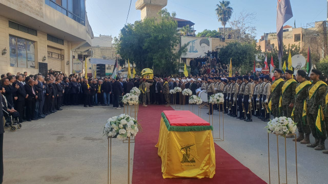 بالصور - "الحزب" يشيّع الشهيد عباس محمد رعد في بلدته جباع