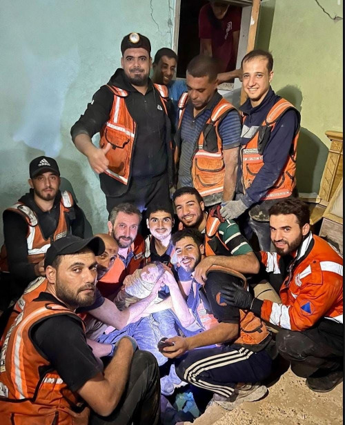 بالفيديو - انتشال رضيعة على قيد الحياة بعد شهر من قصف منزل ذويها في غزة!