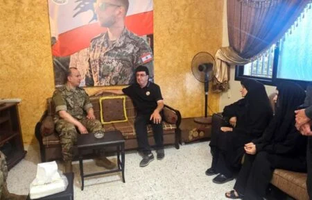 قائد الجيش العماد هيكل يتفقّد وحدات منتشرة في الجنوب ويقدّم التعازي لذوي العسكريين الشهداء
