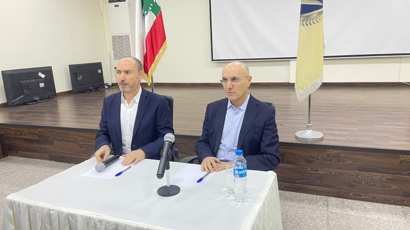 بالصور: الوزير الحجار في صيدا يتفقد غرفة عمليات إدارة الأزمات ويلتقي رؤساء البلديات والاتحادات