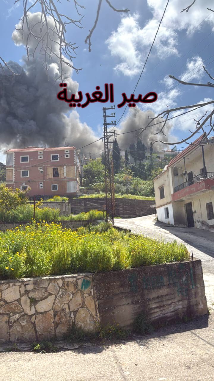 بالصور - غارات إسرائيلية على جنوب لبنان