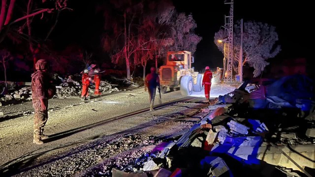 صور من عملية البحث عن الزميلة آمال خليل